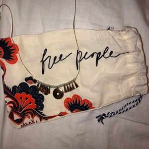 NEVER WORN: FREE PEOPLE NECKLACE